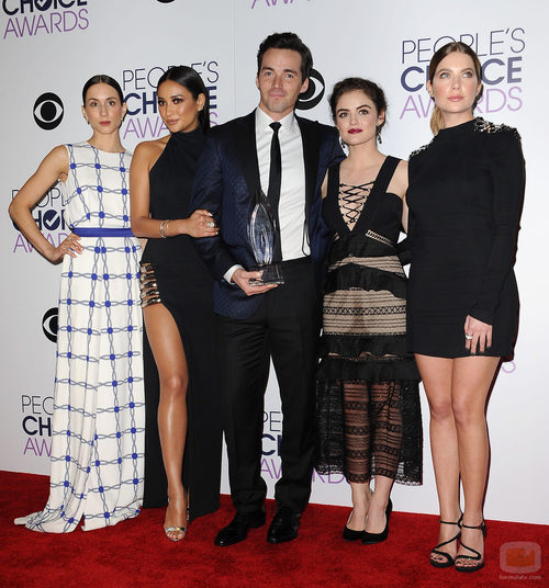 Los actores de 'Pretty Little Liars' recogen su People Choice Awards 2016