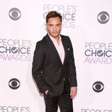 Ed Westwick posa en la alfombra de los People Choice Awards 2016