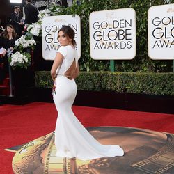 Eva Longoria en la alfombra roja de los Globos de Oro 2016