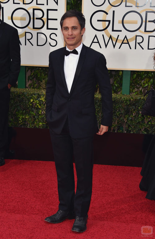 Gael García Bernal en la alfombra roja de los Globos de Oro 2016