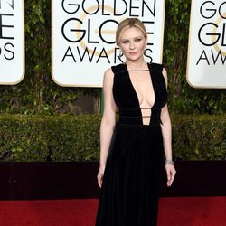 Kirsten Dunst en la alfombra roja de los Globos de Oro 2016