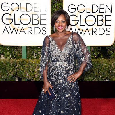 Viola Davis en la alfombra roja de los Globos de Oro 2016