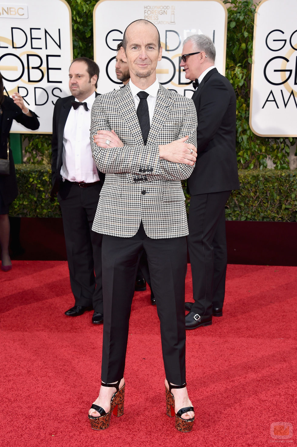 Denis O'Hare en la alfombra roja de los Globos de Oro 2016