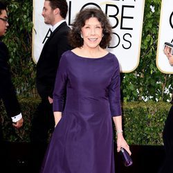 Lily Tomlin en la alfombra roja de los Globos de Oro 2016