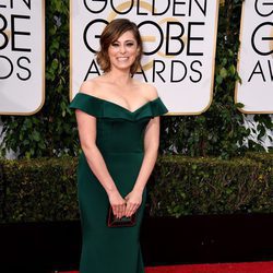 Rachel Bloom en el alfombra roja de los Globos de Oro