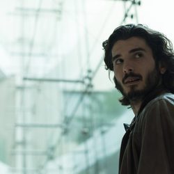 Yon González es el policía Víctor García en 'Bajo sospecha'