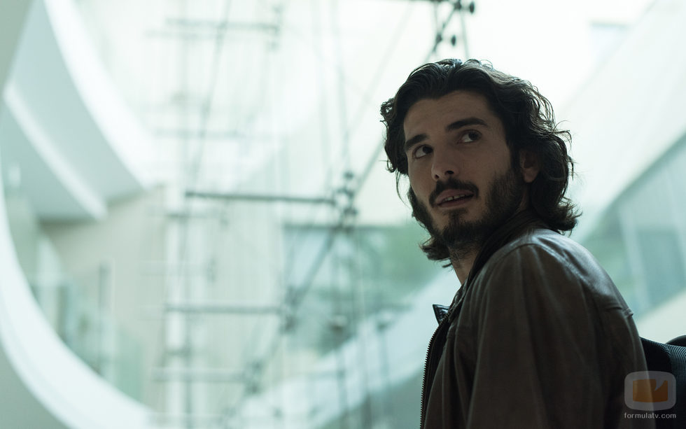 Yon González es el policía Víctor García en 'Bajo sospecha'