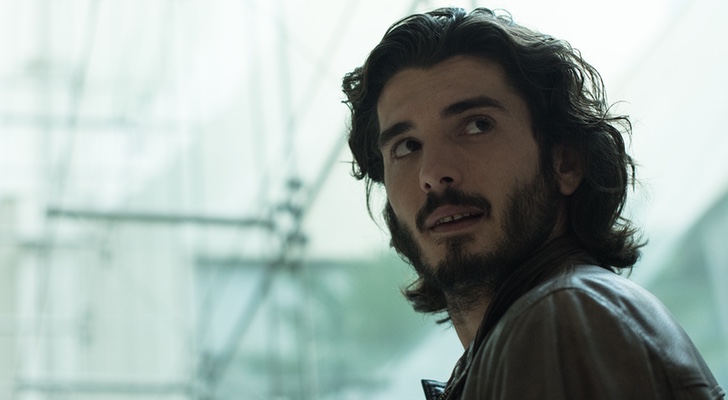 Yon González es el policía Víctor García en 'Bajo sospecha'