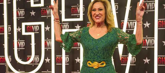 Rosa Benito posa en el photocall de 'GH VIP 4' durante la primera gala