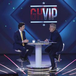 Jordi González entrevista a Francisco Nicolás durante la primera gala de 'GH VIP 4'