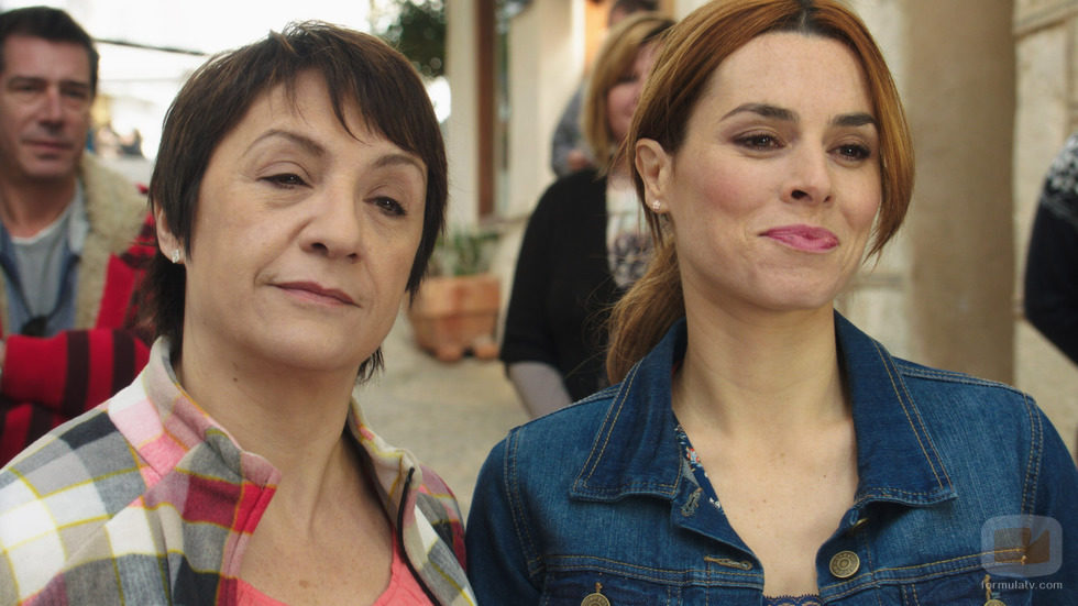Laura y Mariana no pueden ocultar su sonrisa en 'Chiringuito de Pepe'