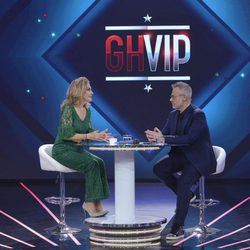 Jordi González entrevista a Rosa Benito durante la primera gala de 'GH VIP 4'