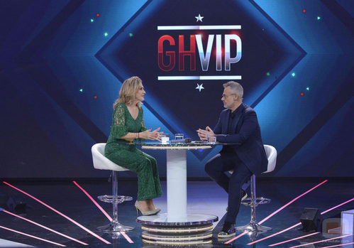 Jordi González entrevista a Rosa Benito durante la primera gala de 'GH VIP 4'