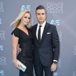 Jaime Camil y Heidi Balvanera en la alfombra de los Critics' Choice Awards