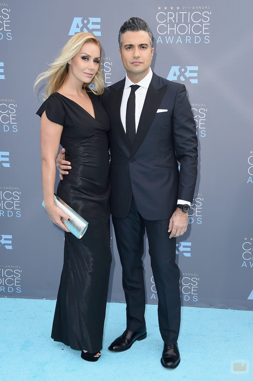 Jaime Camil y Heidi Balvanera en la alfombra de los Critics' Choice Awards