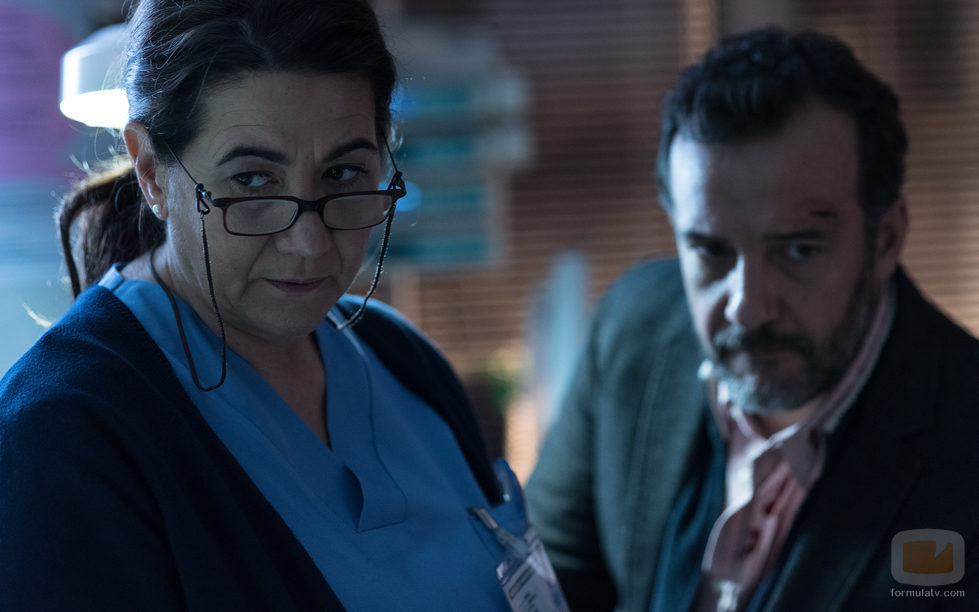 Lidia y Enrique observan muy atentamente lo que sucede en 'Bajo sospecha'