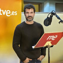 Rodolfo Sancho en los estudios de RNE