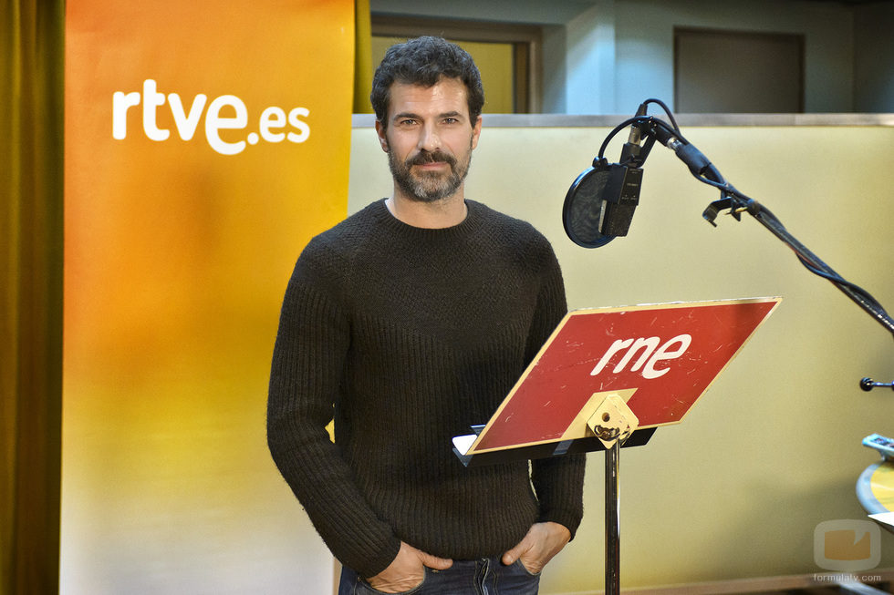 Rodolfo Sancho en los estudios de RNE
