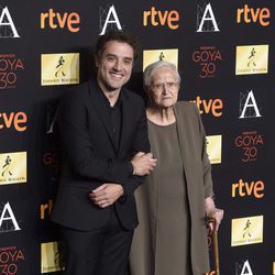 Daniel y Antonia Gúzman en la alfombra de la cena de los nominados a los Goya 2016