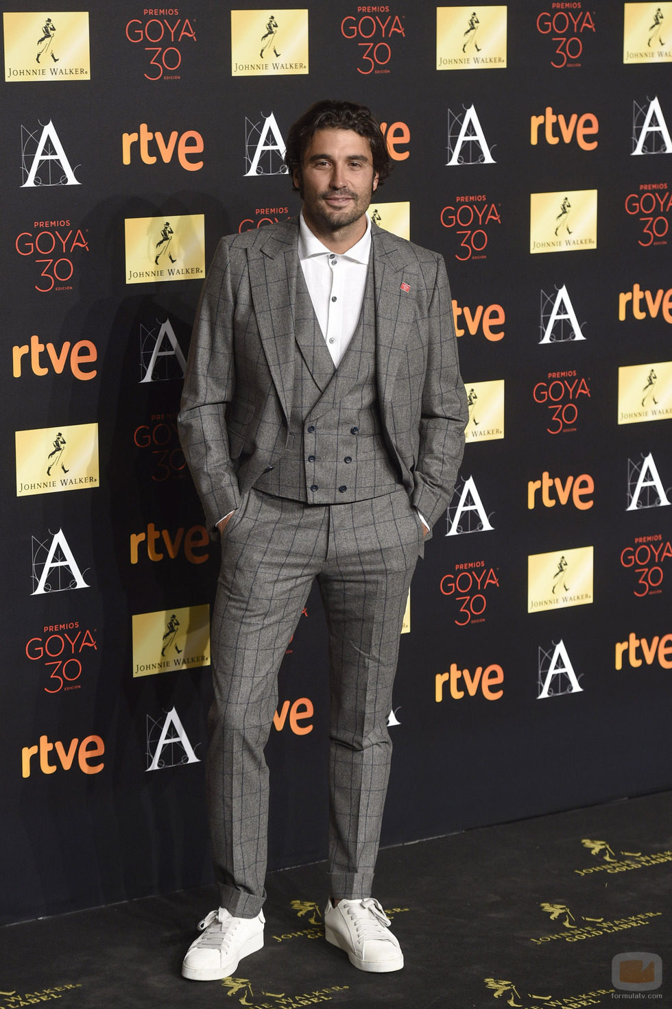 Alex García en la alfombra de la cena de los nominados a los Goya 2016