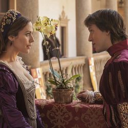 Isabel de Osorio y el príncipe Felipe charlan en 'Carlos, rey emperador'
