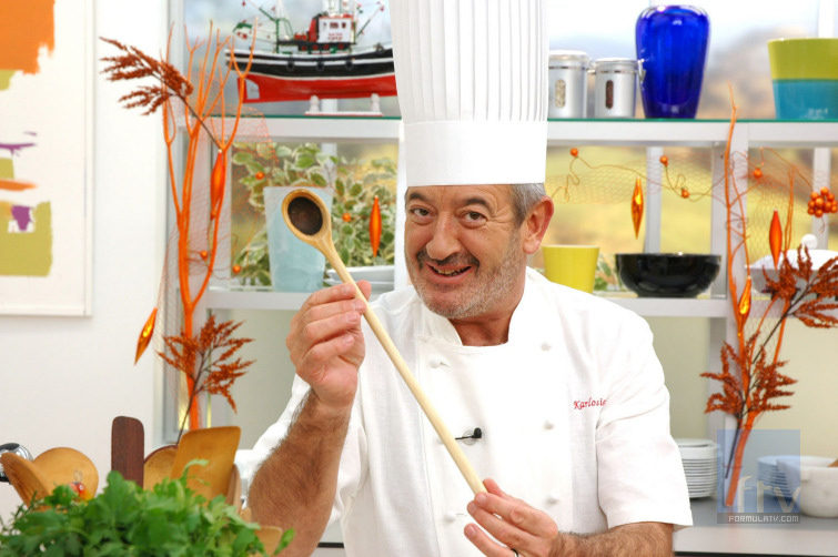 Karlos Arguiñano en los fogones de su programa de Telecinco