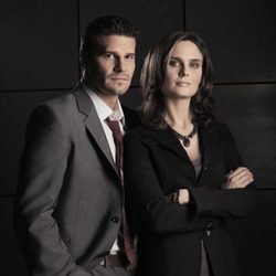 Foto promocional de David Boreanaz y Emily Deschannel de 'Bones'