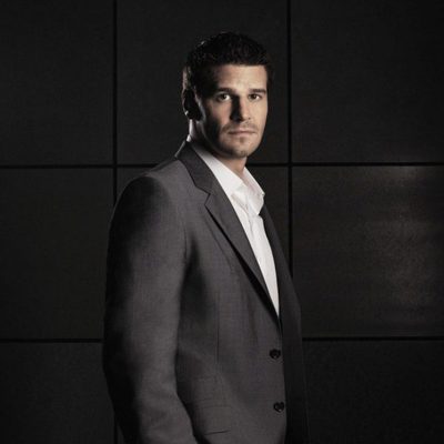 David Boreanaz posa para la promo de 'Bones', en la que interpreta a Seeley Booth