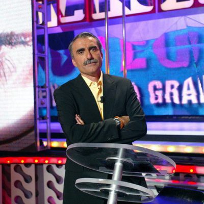 Juan Y Medio posa en el plató de 'Paranoia Semanal'