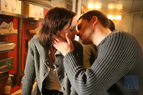 Beso entre Michael Scofield y Sara Tancredi
