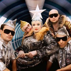 El grupo Verka Serduchka que representa a Ucrania