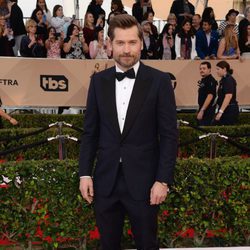 Nikolaj Coster-Waldau en la alfombra roja de los SAG 2016