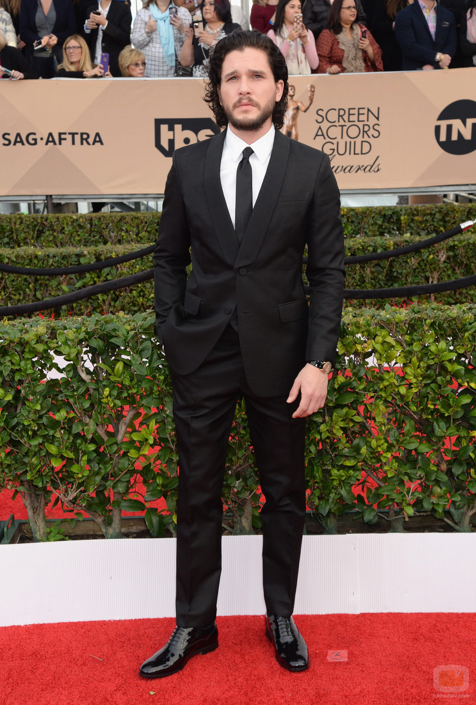 Kit Harington en la alfombra roja de los SAG 2016