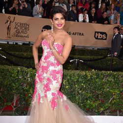 Priyanka Chopra en la alfombra roja de los SAG 2016