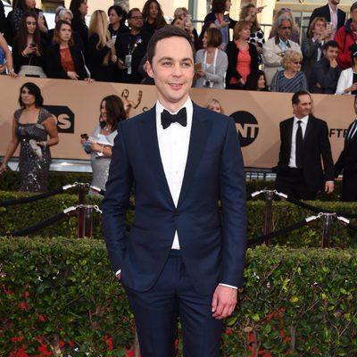 Jim Parsons en la alfombra roja de los SAG 2016