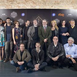 La familia de 'El Ministerio del Tiempo' junta en la presentación