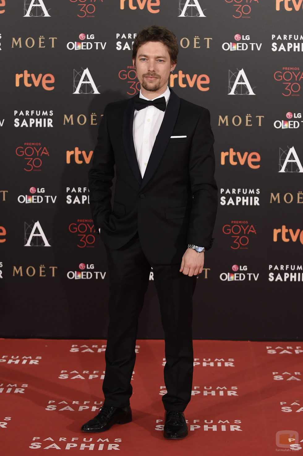 Jan Cornet en la alfombra roja de los Goya 2016