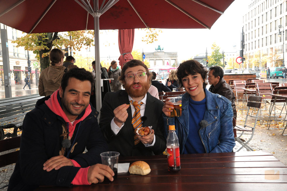 Foto promocional de los actores de 'Buscando el norte'