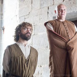 Tyrion Lannister y Varys en la sexta temporada de 'Juego de tronos'