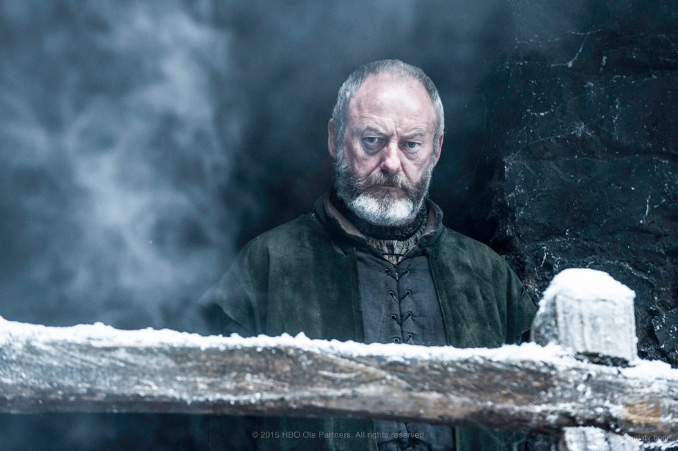 Davos Seaworth espera en el Muro en la sexta temporada de 'Juego de tronos'