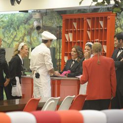 Algunos de los concursantes de 'Gran Hermano Vip 2016' junto a los invitados a la casa de la gala 6