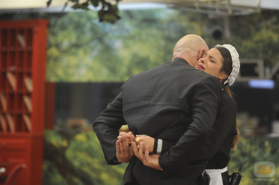 Laura Matamoros abrazando emocionada a su padre Kiko Matamoros en 'Gran Hermano Vip 2016'