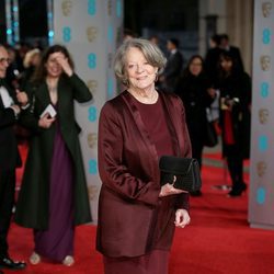 Maggie Smith en la alfombra roja de los BAFTA Awards 2016