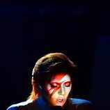 Lady Gaga homenajea a David Bowie en los Premios Grammy 2016