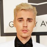 Justin Bieber en la alfombra roja de los Premios Grammy 2016