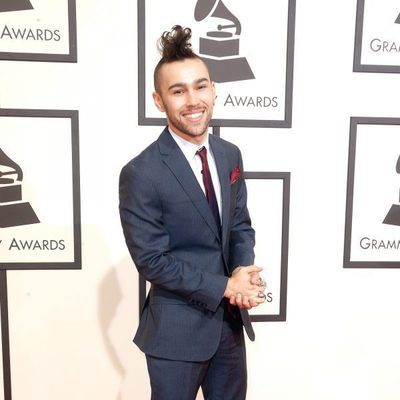 Max Schneider en la alfombra roja de los Premios Grammy 2016