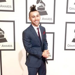 Max Schneider en la alfombra roja de los Premios Grammy 2016