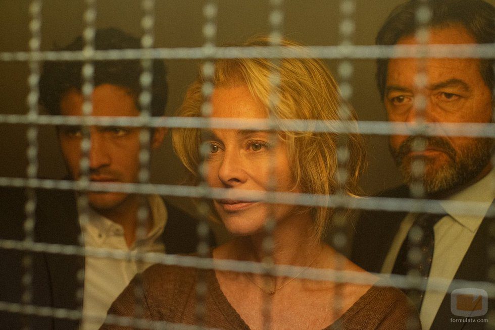 Belén Rueda, Chino Darin y Abel Folk en 'La embajada', la nueva serie de Antena 3
