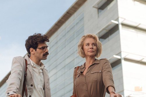 Belén Rueda y David Verdaguer en 'La embajada'