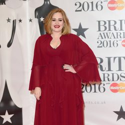 La cantante Adele en los Brit Awards 2016